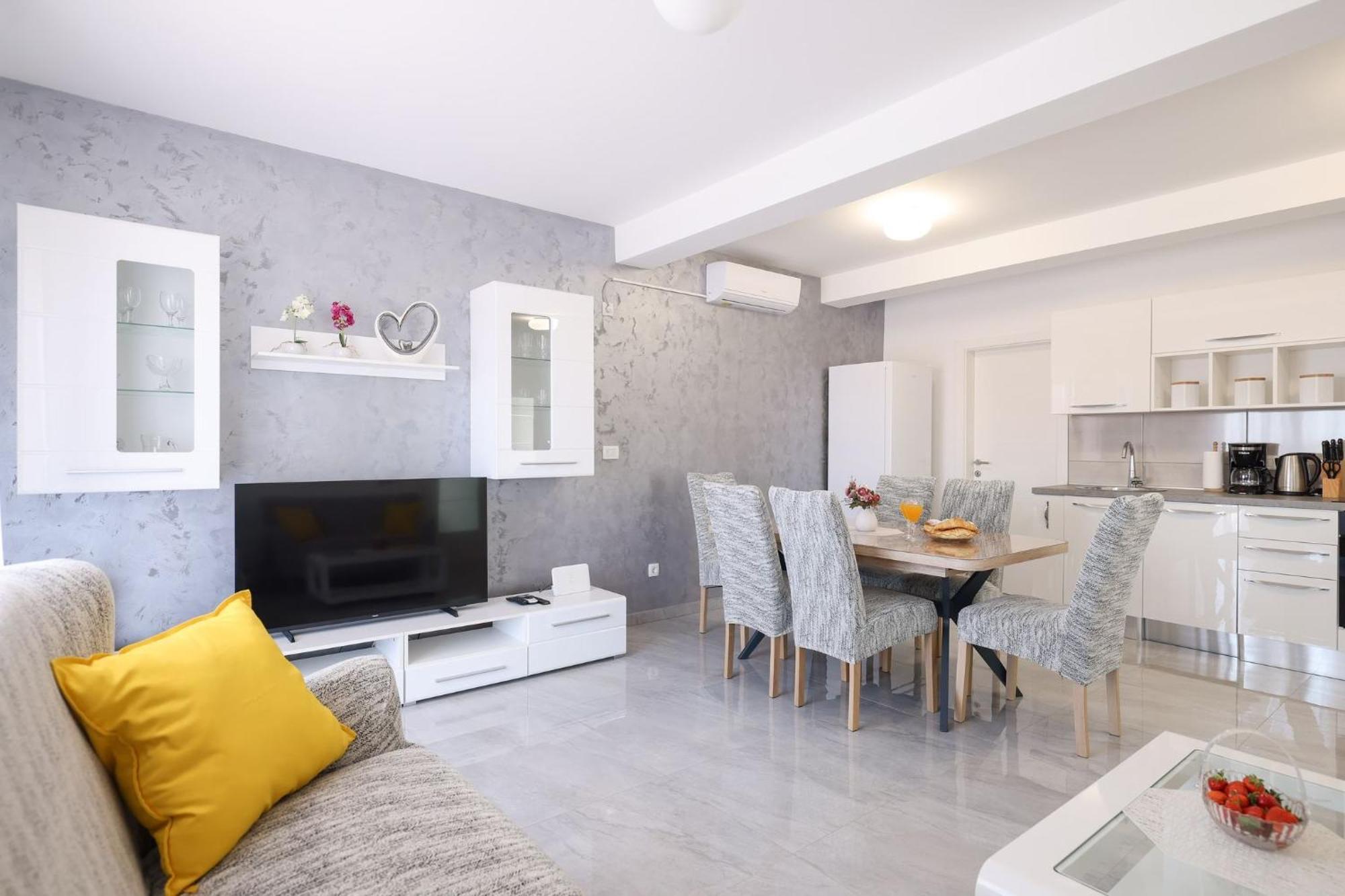 Deluxe Apartments Sanja With Seaview กอร์นยิ คาริน ภายนอก รูปภาพ
